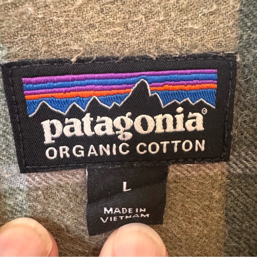 Patagonia Men's Organic Cotton Fjord Flannel Shirt in Sage Khaki Size Large - Picture 6 of 10